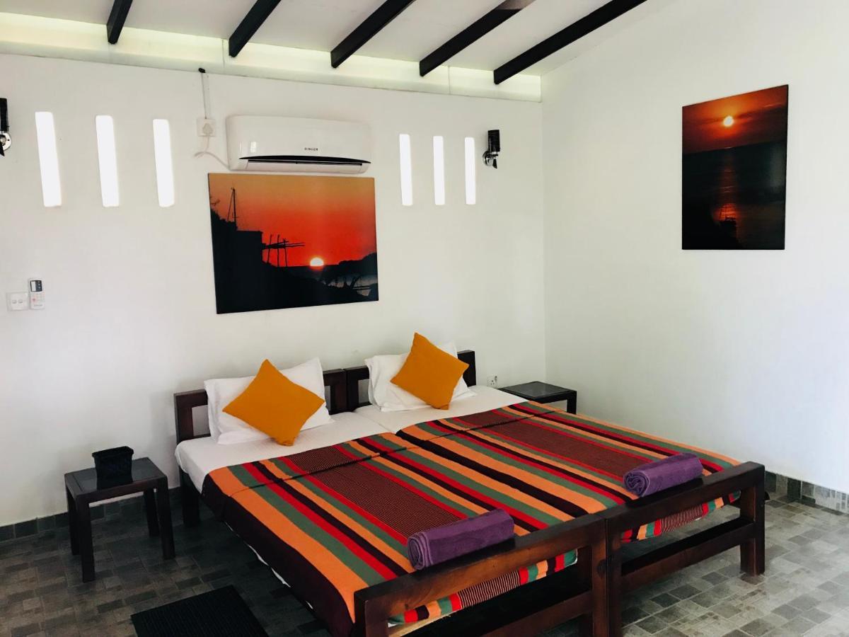 Sri Beach Bungalows And Villa Маравила Экстерьер фото