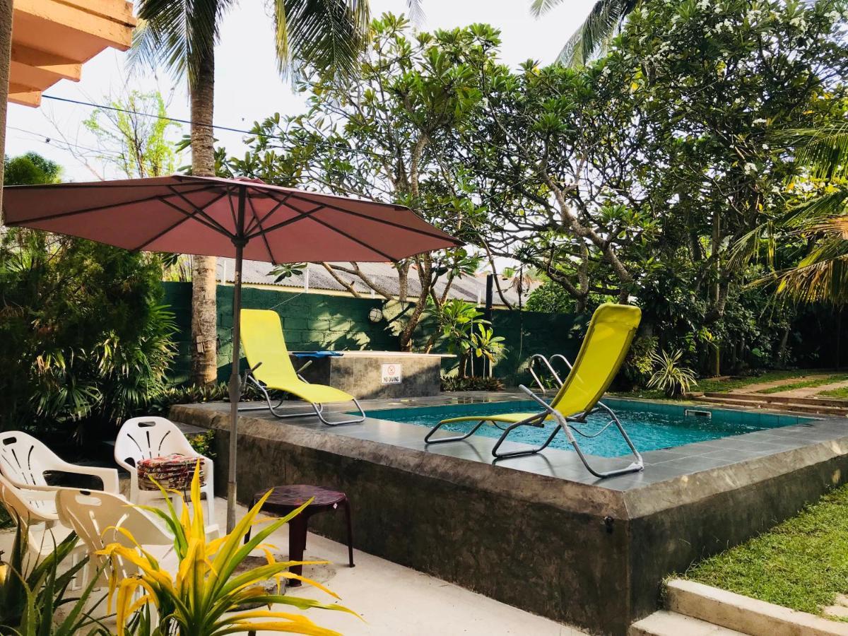 Sri Beach Bungalows And Villa Маравила Экстерьер фото