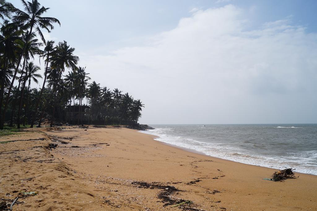Sri Beach Bungalows And Villa Маравила Экстерьер фото