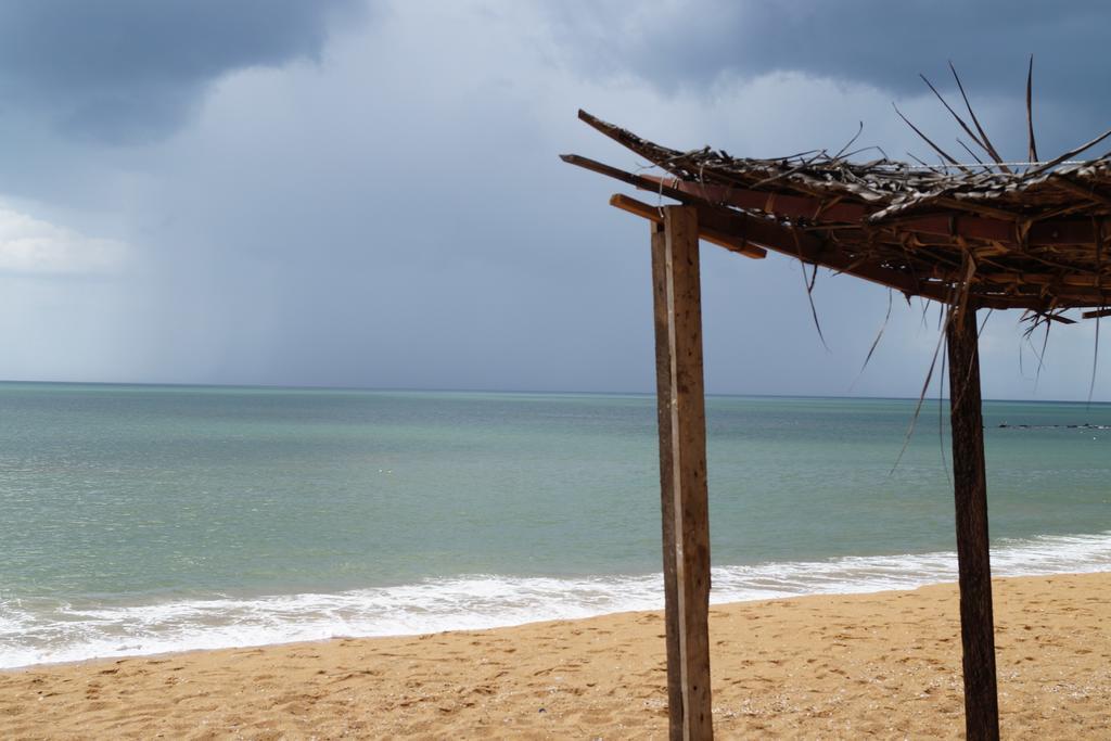 Sri Beach Bungalows And Villa Маравила Экстерьер фото