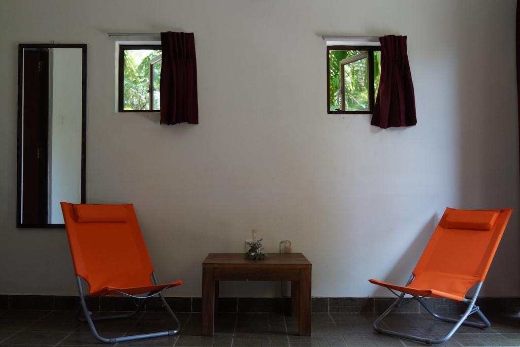Sri Beach Bungalows And Villa Маравила Экстерьер фото