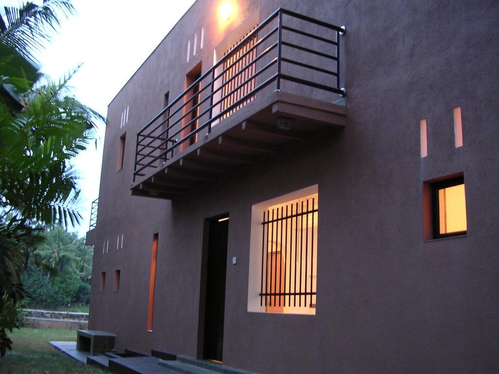 Sri Beach Bungalows And Villa Маравила Экстерьер фото