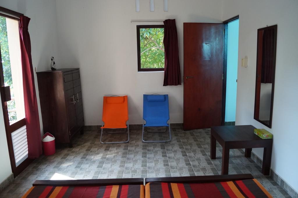 Sri Beach Bungalows And Villa Маравила Экстерьер фото