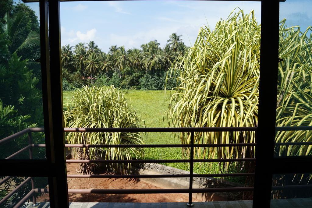 Sri Beach Bungalows And Villa Маравила Экстерьер фото