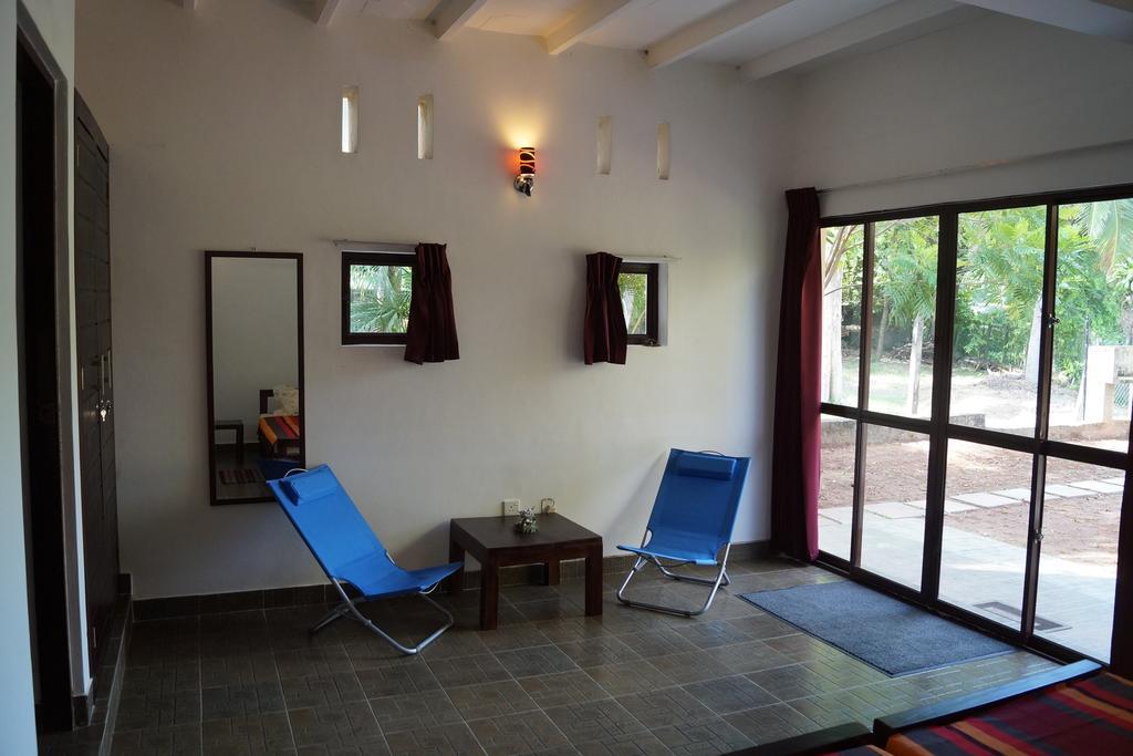 Sri Beach Bungalows And Villa Маравила Экстерьер фото