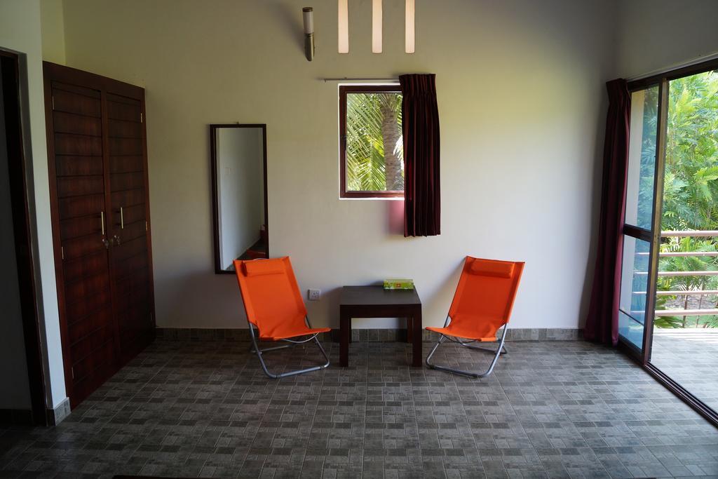 Sri Beach Bungalows And Villa Маравила Экстерьер фото