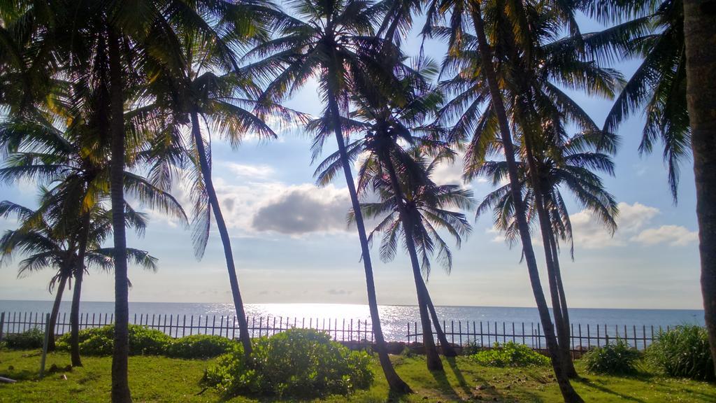 Sri Beach Bungalows And Villa Маравила Экстерьер фото
