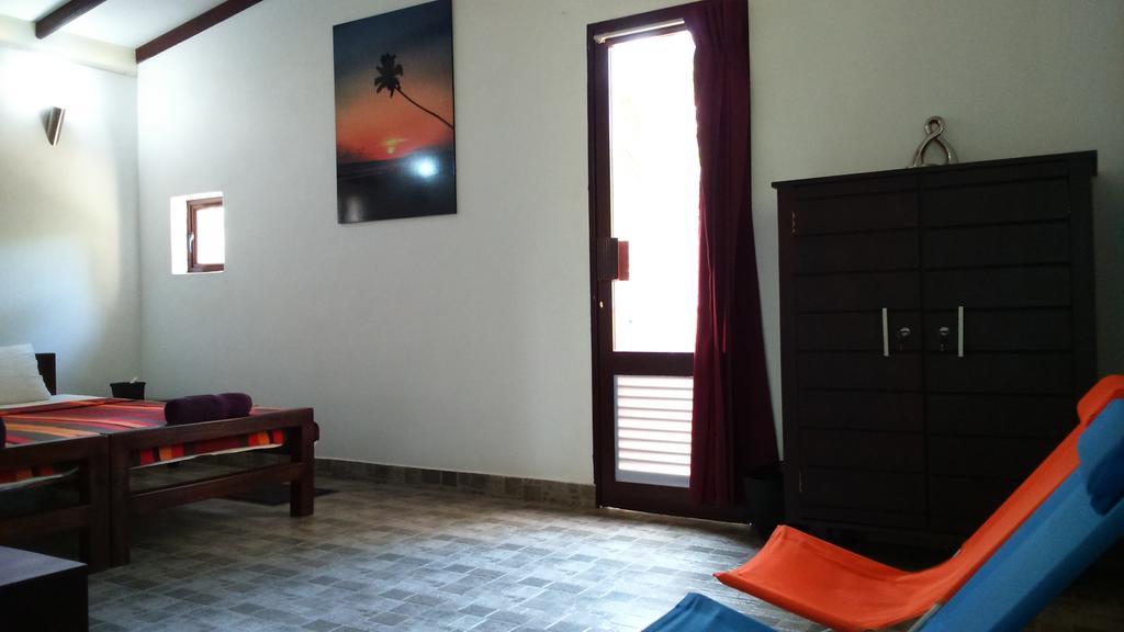 Sri Beach Bungalows And Villa Маравила Экстерьер фото