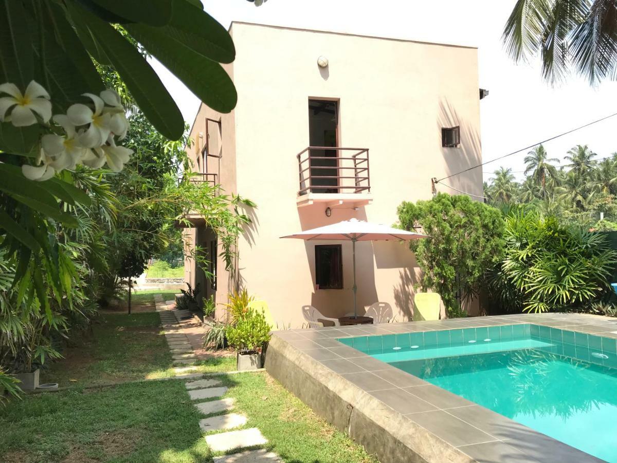 Sri Beach Bungalows And Villa Маравила Экстерьер фото